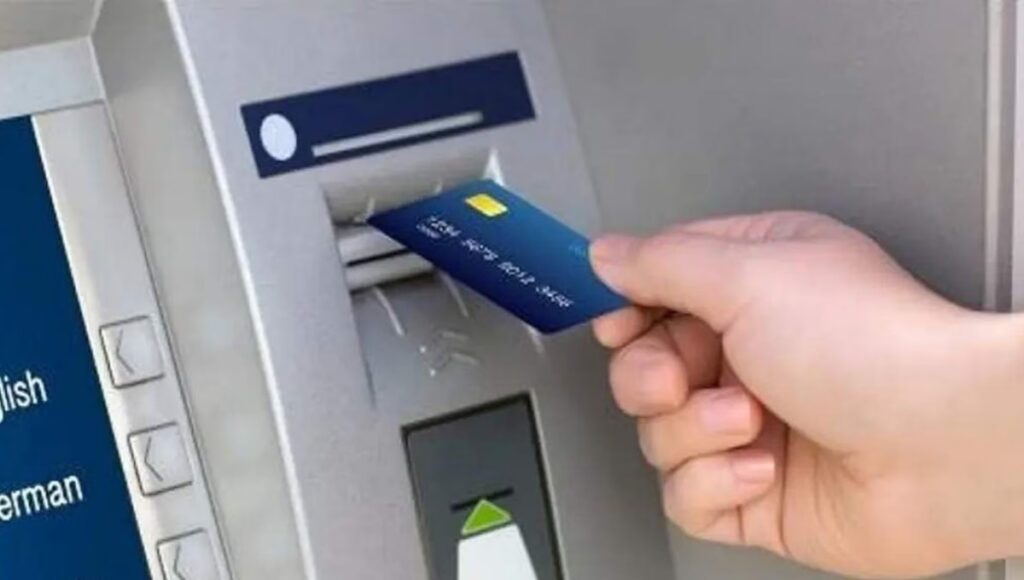 बैंकिंग में रच दी खुशियों की सौगात: RBI के नए ATM‑डेबिट कार्ड नियम से आपकी जेब होगी हल्की और दिल भर आएगा आराम