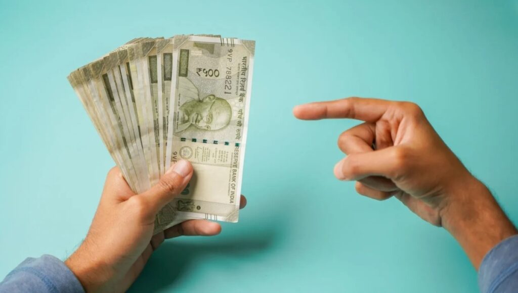 जुलाई-सितंबर तिमाही में स्मॉल सेविंग्स स्कीम्स की Interest rates बरकरार, जानिए कौन सी स्कीम दे रही है सबसे ज्यादा फायदा