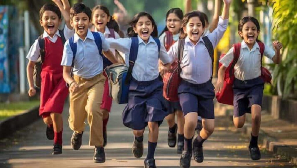 school holidays for July: बारिश की हल्की बूंदों के साथ जुलाई का महीना जैसे ही दस्तक देता है, वैसे ही छात्रों के मन में छुट्टियों की उम्मीदें जाग जाती हैं।