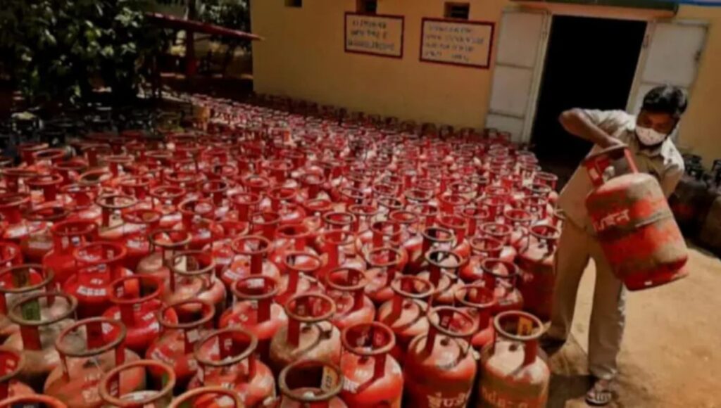 Gas cylinder became cheaper due to reduction of ₹ 57: What will be the new price of LPG in your city now