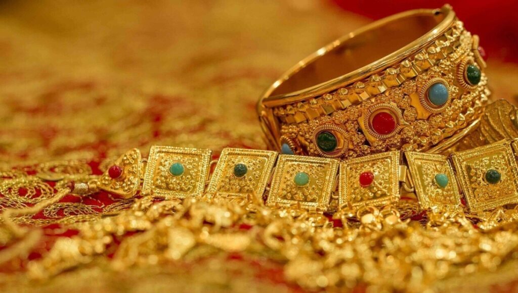 अक्टूबर में ₹78,000 तक पहुंच सकता है Gold क्या अब है सही समय खरीदने का