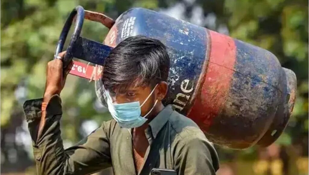 आज सस्ता हुआ LPG सिलेंडर जानिए आपके शहर में कितनी राहत, नए रेट्स और आपकी जेब को कितनी राहत