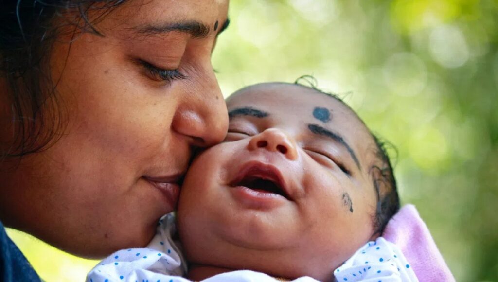 Pradhan Mantri Matru Vandana Yojana: माँ बनने की खुशी अब सरकार भी बाँटेगी जानिए कैसे मिलेंगे ₹6000 तक