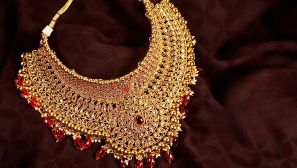 Gold Price Today: Huge discount on gold, know how and where to get the lowest price